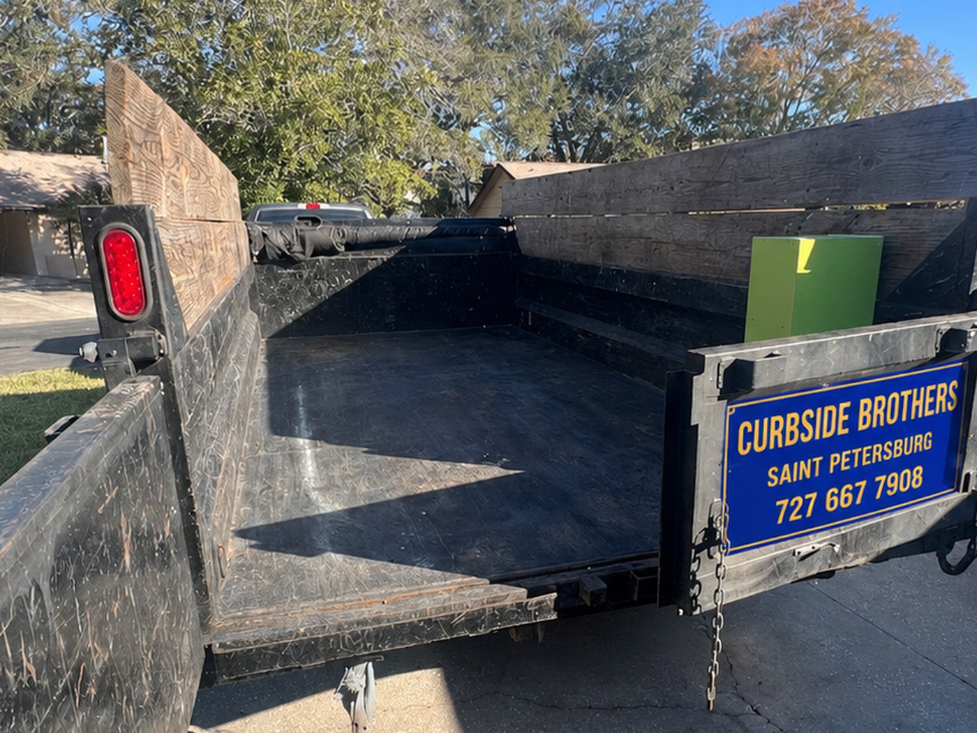 Curbside Brothers dump trailer, Saint Petersburg